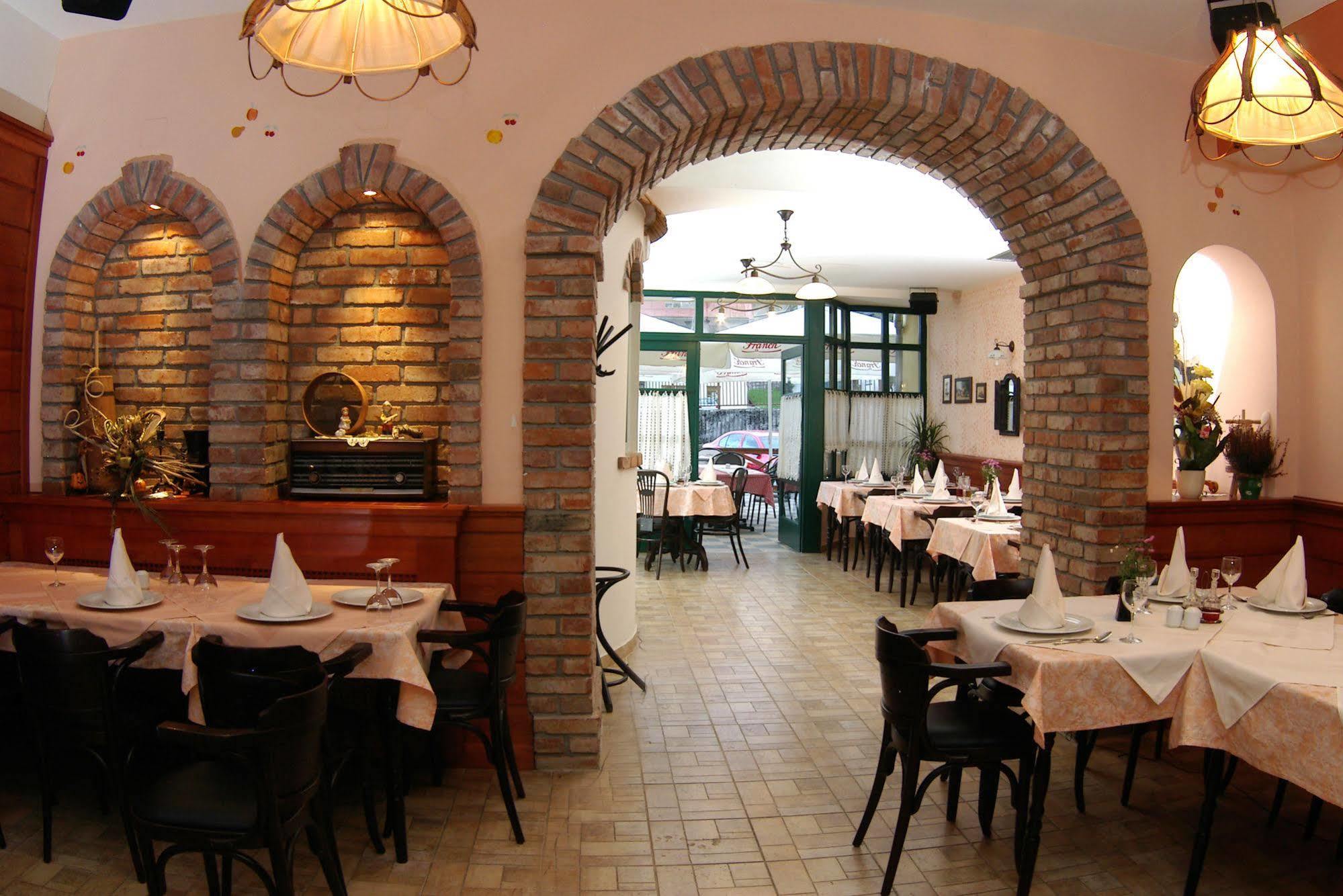 Hotel Risnjak ديلنايس المظهر الخارجي الصورة