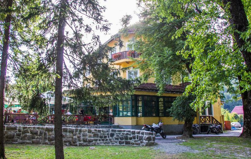 Hotel Risnjak ديلنايس المظهر الخارجي الصورة