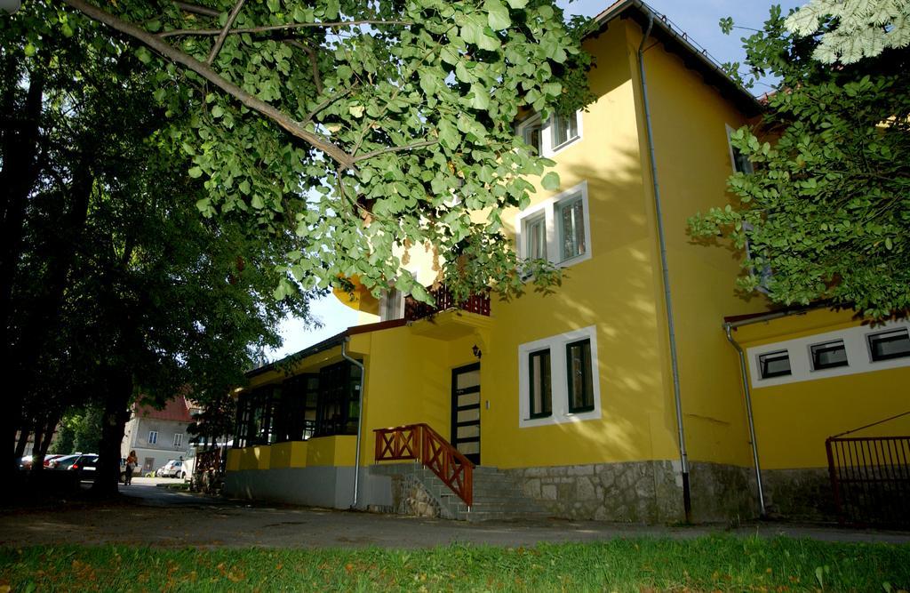 Hotel Risnjak ديلنايس المظهر الخارجي الصورة